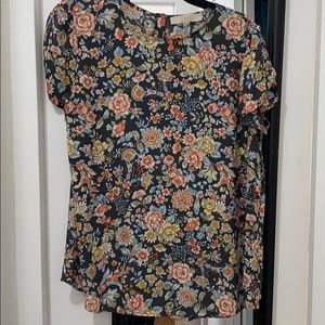 Short sleeve floral top